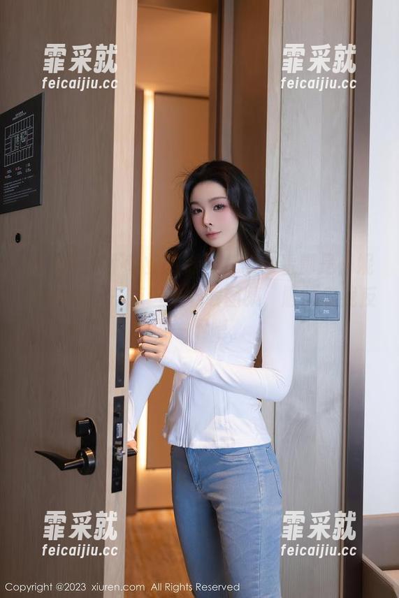 秀人网-丹妮Danny 秀人网 - 不专业的清纯,怎么看都是丹妮Danny——点进来下载图集,顺便自我反省一下吧。