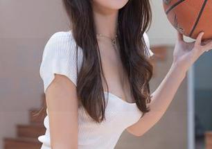 秀人网 – 原图中的养乐多Doll和学妹，似乎有什么无法言说的默契…