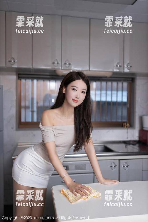 秀人网 - 错位的目光：唐翩翩的女孩图包，谁能抗拒！