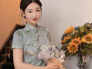 秀人网 – 安然儿办公室图包：桌上的咖啡可以飘香，但我就是要拿美图凸显我自己！