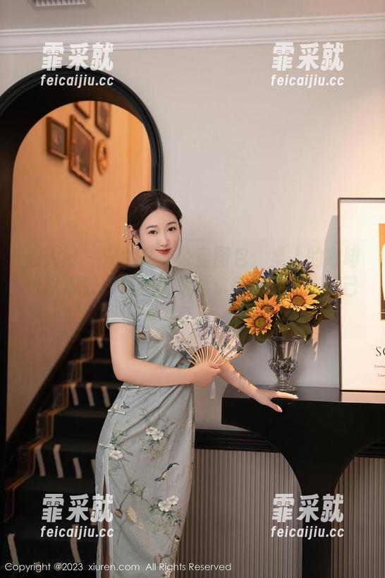 秀人网 - 安然儿办公室图包：桌上的咖啡可以飘香，但我就是要拿美图凸显我自己！