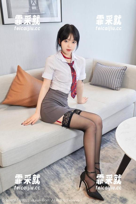 秀人网 - 安然儿的独特写真：在天台上漫游，不小心丢了心情