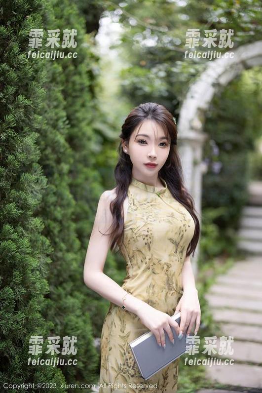 秀人网-萌白酱 秀人网 - 啊,这视觉冲击!萌白酱又来了,丝袜搭配有点让人分心…注意力完全不在别的地方了。