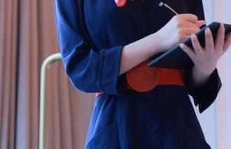 秀人网 – 黑丝袜下的言沫，关于免费写真的一点小想法