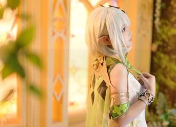 莱可Raika的私房“修女”，没法不多看几眼