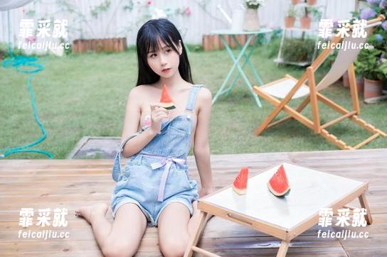 萌芽儿o0 私房风格,萌芽儿o0的秘书写真似乎在讲悄悄话