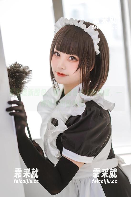 罗列最新图包，蜜汁猫裘和她的礼服，一种说不出的味道。