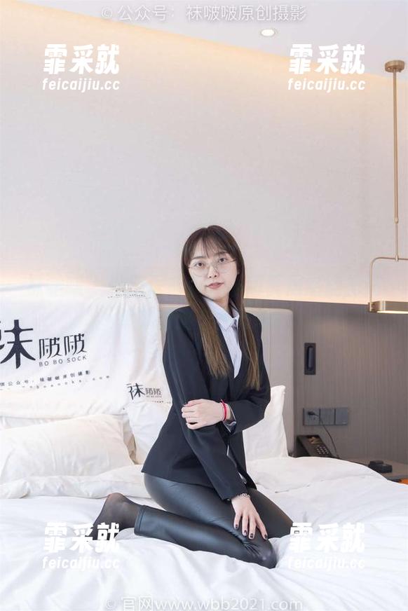 袜啵啵 - 精选深蓝丝，小甜豆居然能把简单穿得这么不简单。