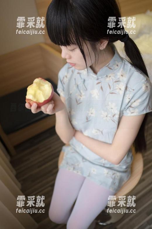 西尔酱 西尔酱的粉色美图,果然连人都能被映衬得像糖果一样甜。