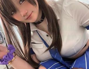 借助校园，贝贝琪Becky的cos真的是让人觉得什么叫做“有别致”，你可以打开想象的天窗。