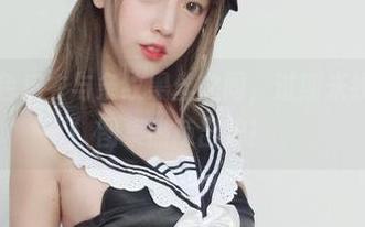 迷惘在黑色皮衣与条纹黑丝之间，过期米线线的定制图集热辣出炉！