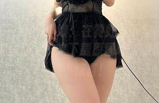 微密圈 – 醇子小姨：在霓虹灯下与极致身材不期而遇，快来下载原图吧，顺便给你点小惊喜！