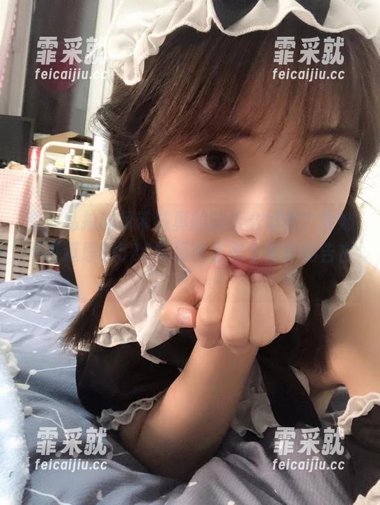 喂，私拍的吊带袜真的能这么好看？雯妹不讲道理的520特辑简直是个艳丽的告白！
