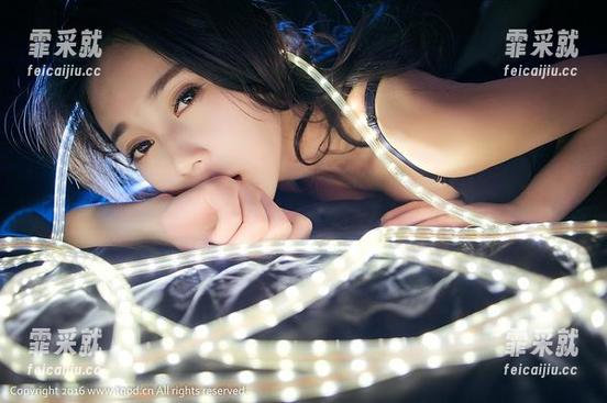 青豆客 - 看王婉悠的写真，忍不住酸了：这俩姐儿到底谁更厉害？