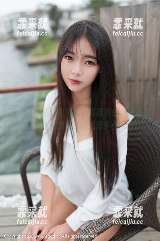 青豆客-谭晓彤 青豆客 - 看这组照片,谭晓彤的妹妹也是妹中一绝,难怪总让人想多看几眼。