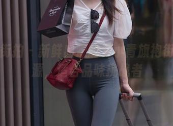 魔镜街拍 – 新鲜出炉的艾小青旗袍街拍资源，适合品味挑战者