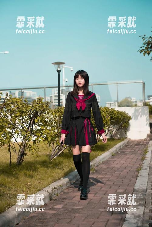 魔镜街拍 魔镜街拍精选:依依买东西,背影真有戏!